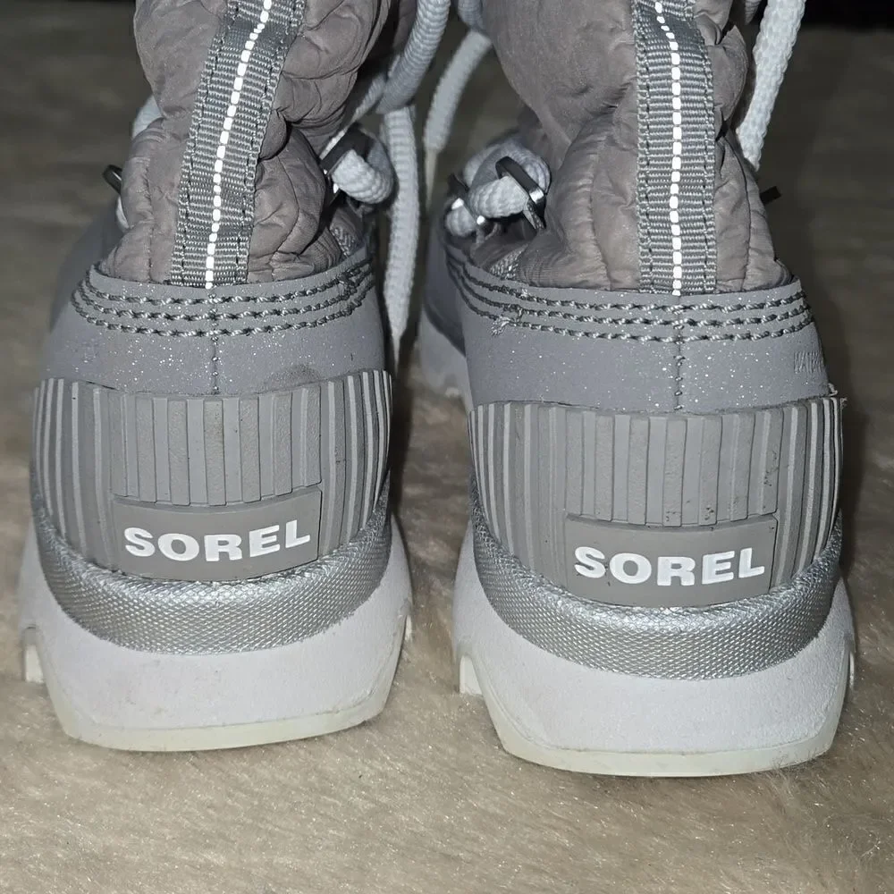 SOREL GRAY KINETIC WATERPROOF  COLD WEATHER PLATFORM BOOTS, SIZE 8.5 - NEW